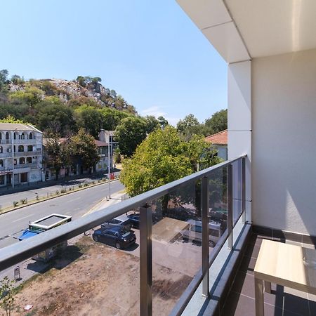 Modern 1-Bedroom Apartment With Free Parking พลอฟดิฟ ภายนอก รูปภาพ