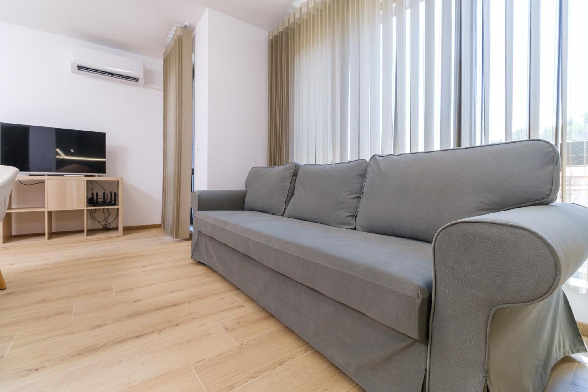 Modern 1-Bedroom Apartment With Free Parking พลอฟดิฟ ภายนอก รูปภาพ
