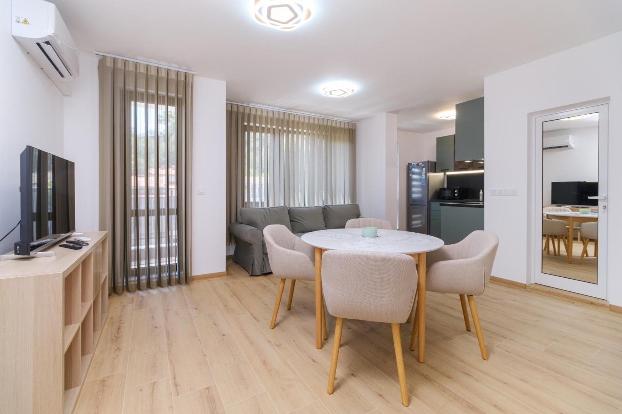 Modern 1-Bedroom Apartment With Free Parking พลอฟดิฟ ภายนอก รูปภาพ