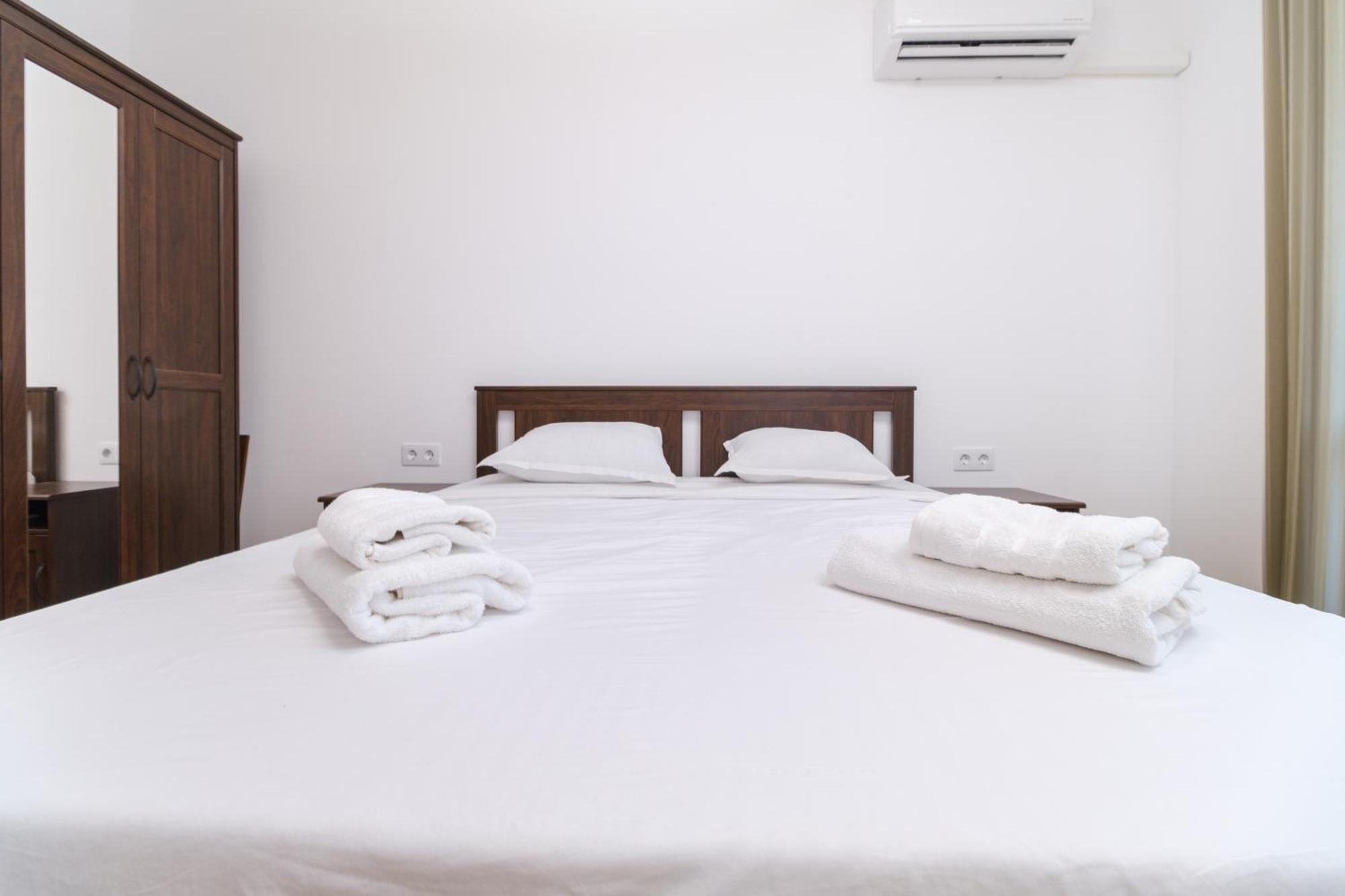 Modern 1-Bedroom Apartment With Free Parking พลอฟดิฟ ภายนอก รูปภาพ