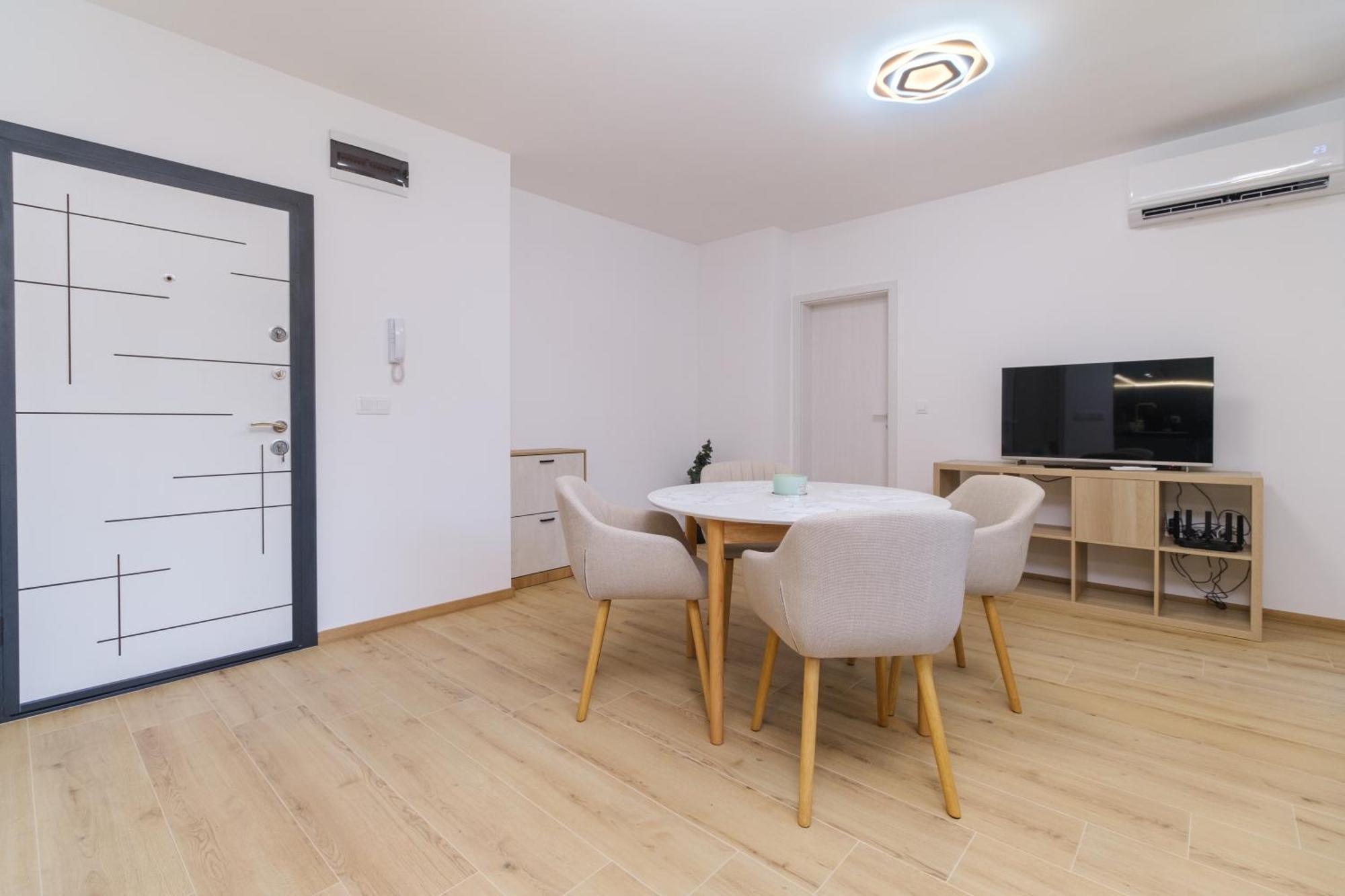 Modern 1-Bedroom Apartment With Free Parking พลอฟดิฟ ภายนอก รูปภาพ