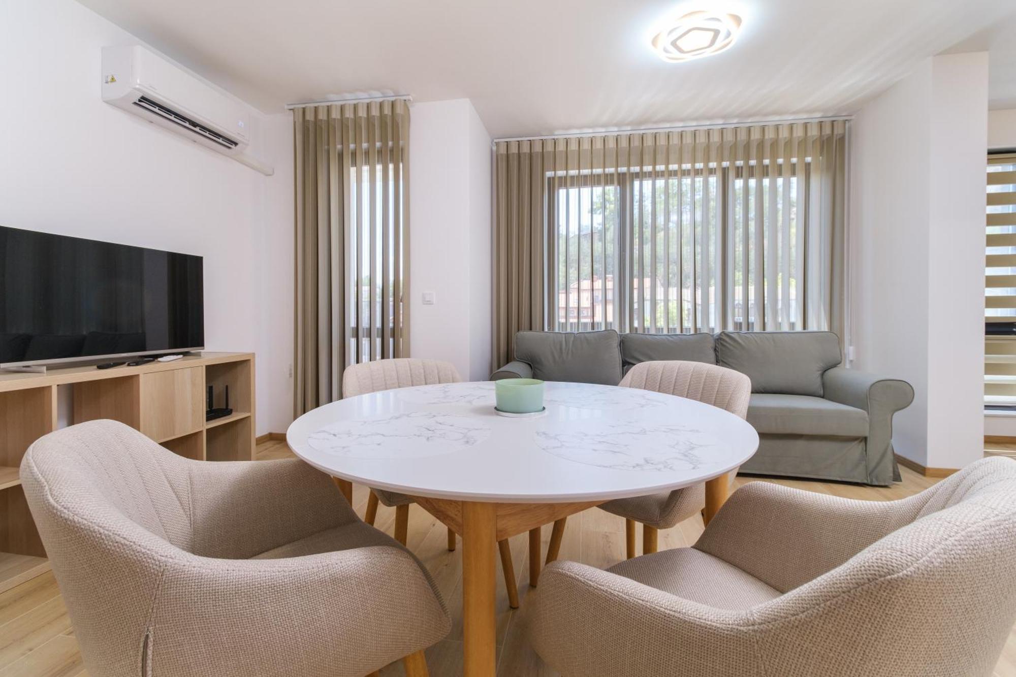 Modern 1-Bedroom Apartment With Free Parking พลอฟดิฟ ภายนอก รูปภาพ