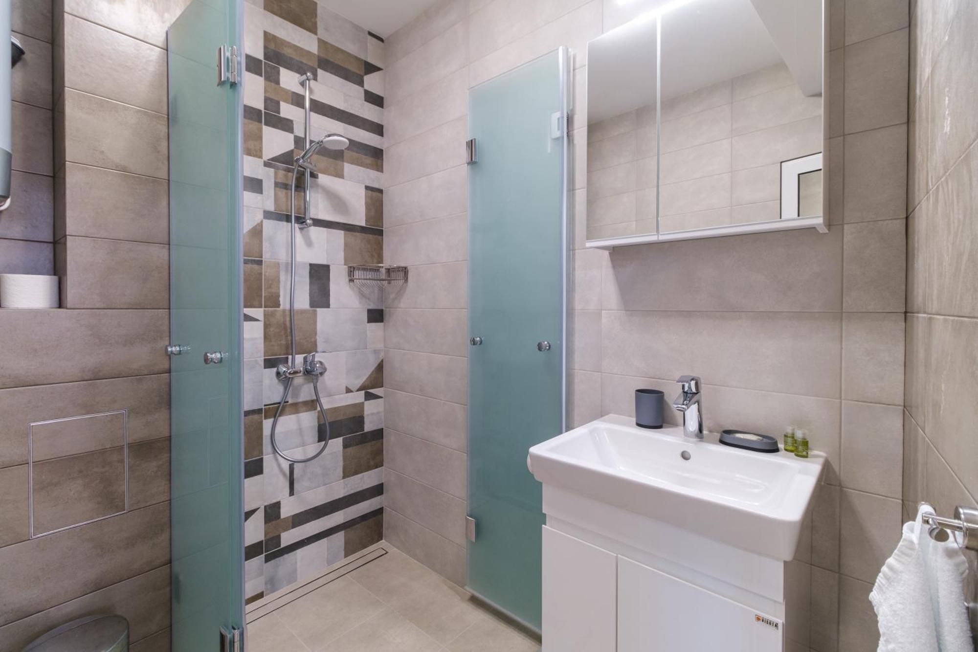 Modern 1-Bedroom Apartment With Free Parking พลอฟดิฟ ภายนอก รูปภาพ