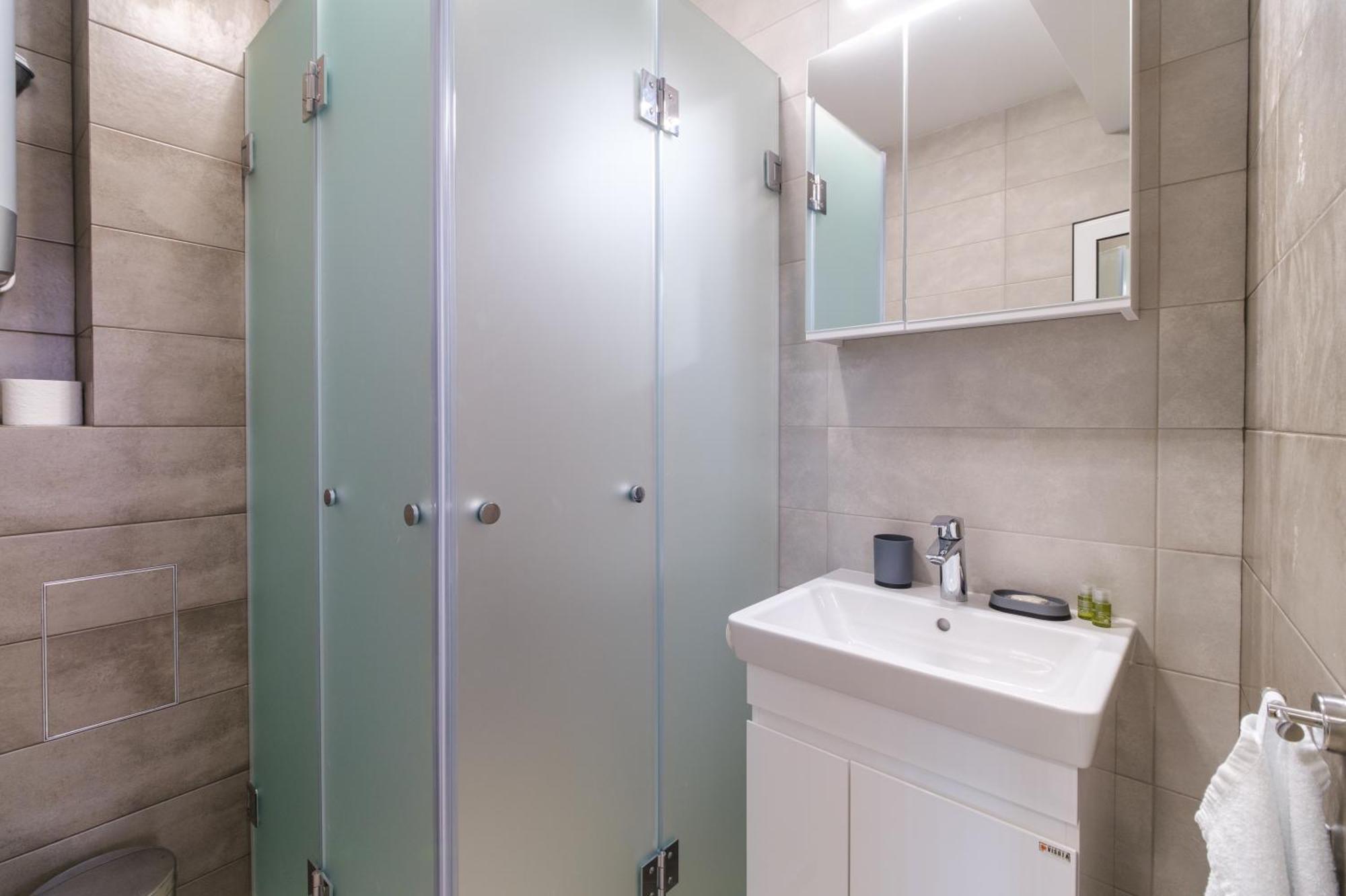Modern 1-Bedroom Apartment With Free Parking พลอฟดิฟ ภายนอก รูปภาพ