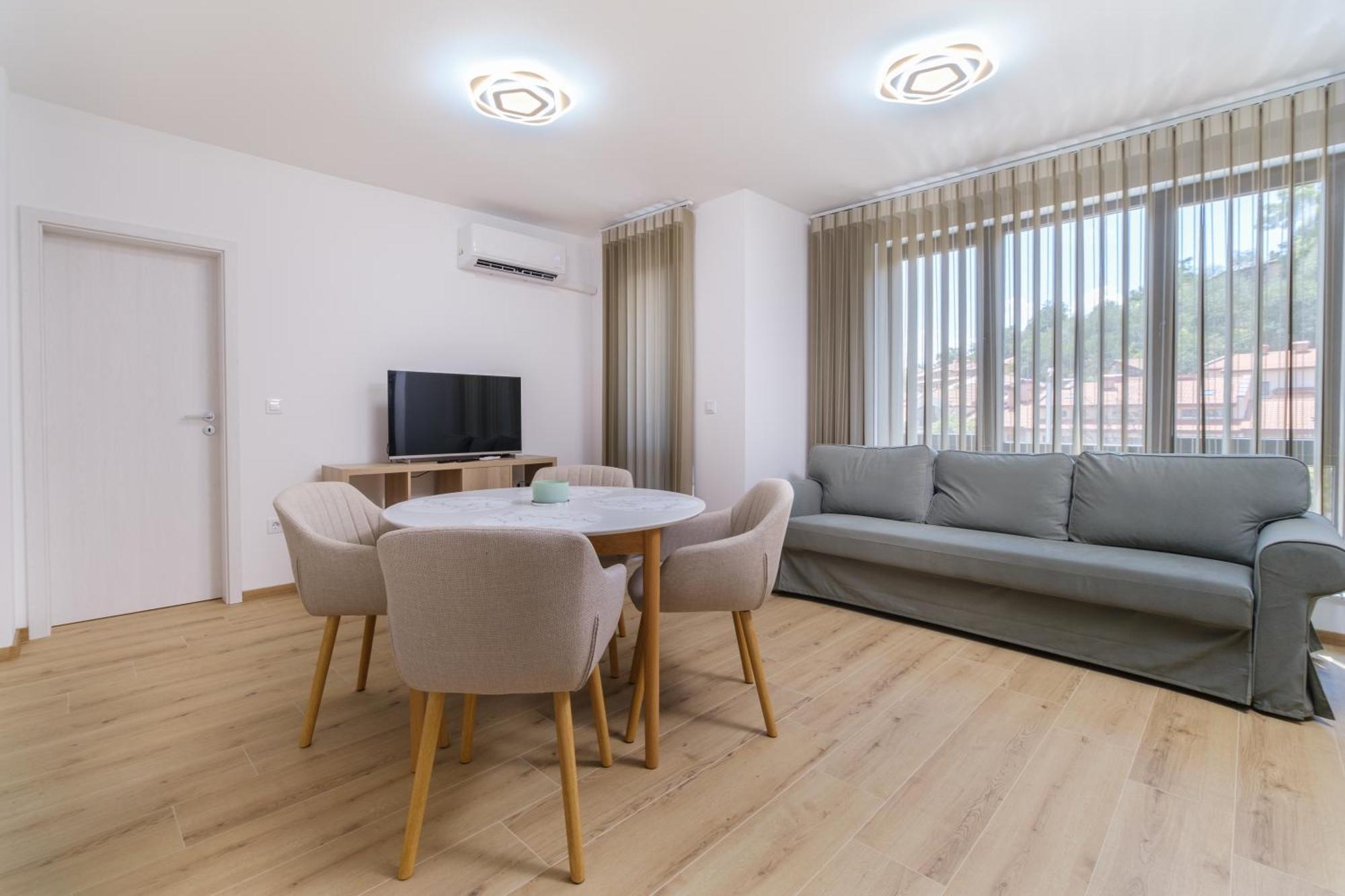 Modern 1-Bedroom Apartment With Free Parking พลอฟดิฟ ภายนอก รูปภาพ