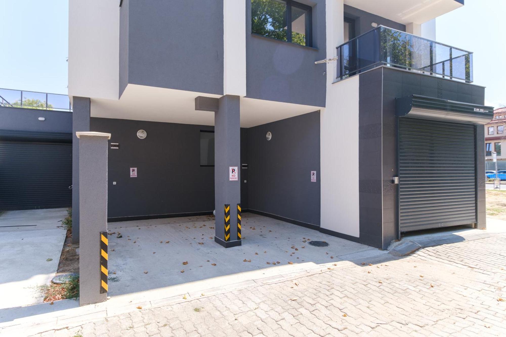 Modern 1-Bedroom Apartment With Free Parking พลอฟดิฟ ภายนอก รูปภาพ