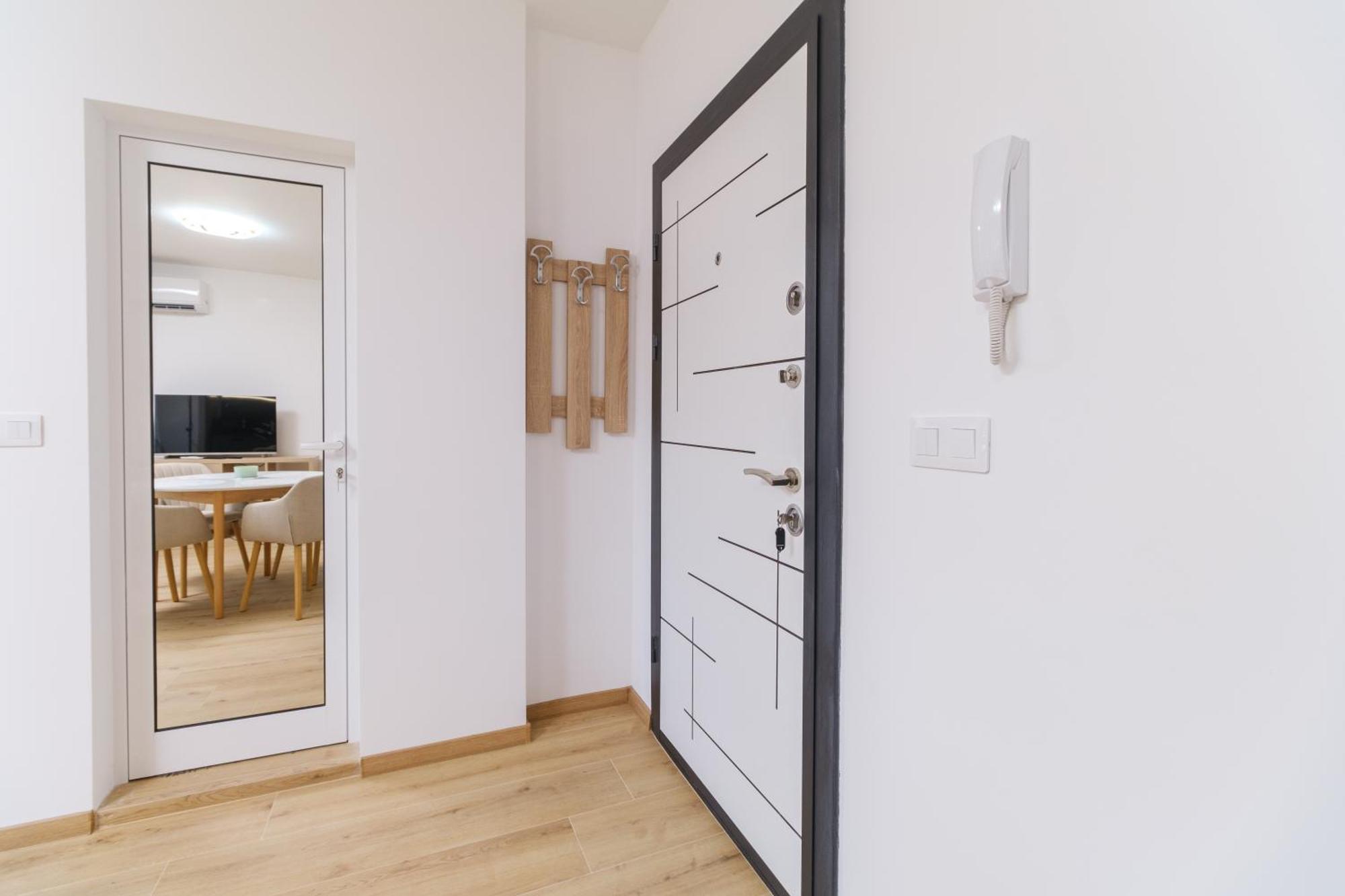 Modern 1-Bedroom Apartment With Free Parking พลอฟดิฟ ภายนอก รูปภาพ